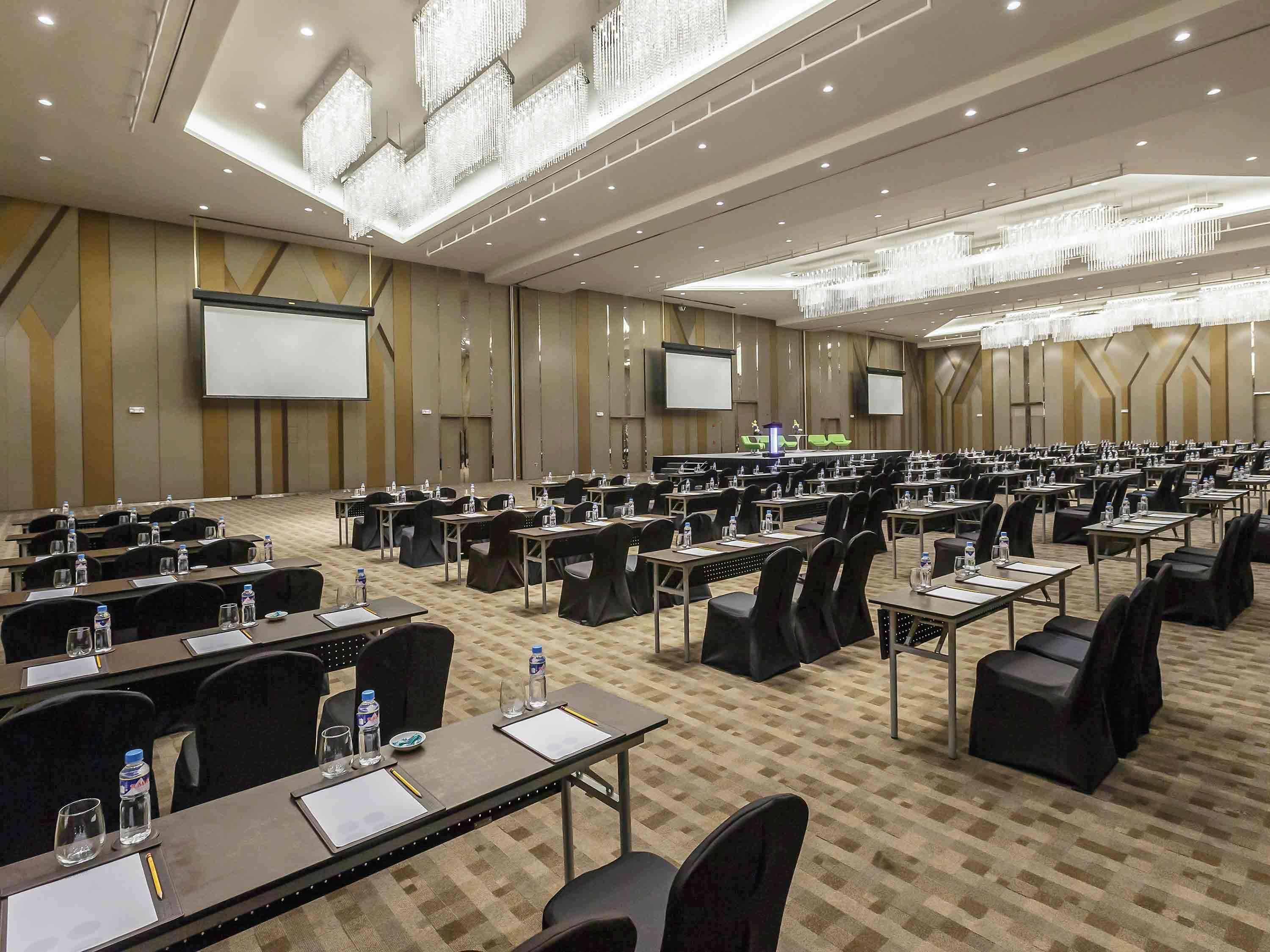 Novotel Manila Araneta City Hotel Quezon City Extérieur photo