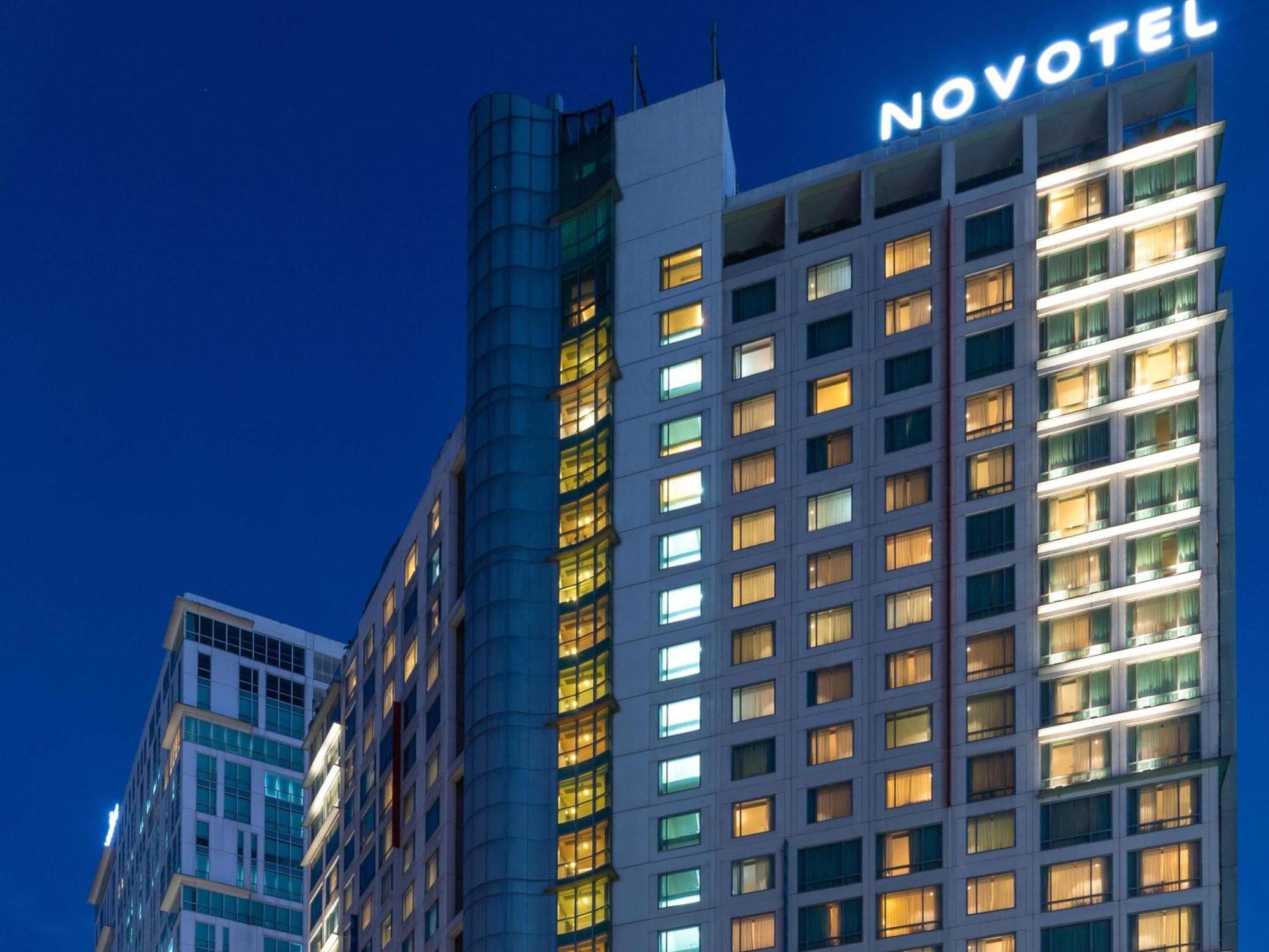Novotel Manila Araneta City Hotel Quezon City Extérieur photo