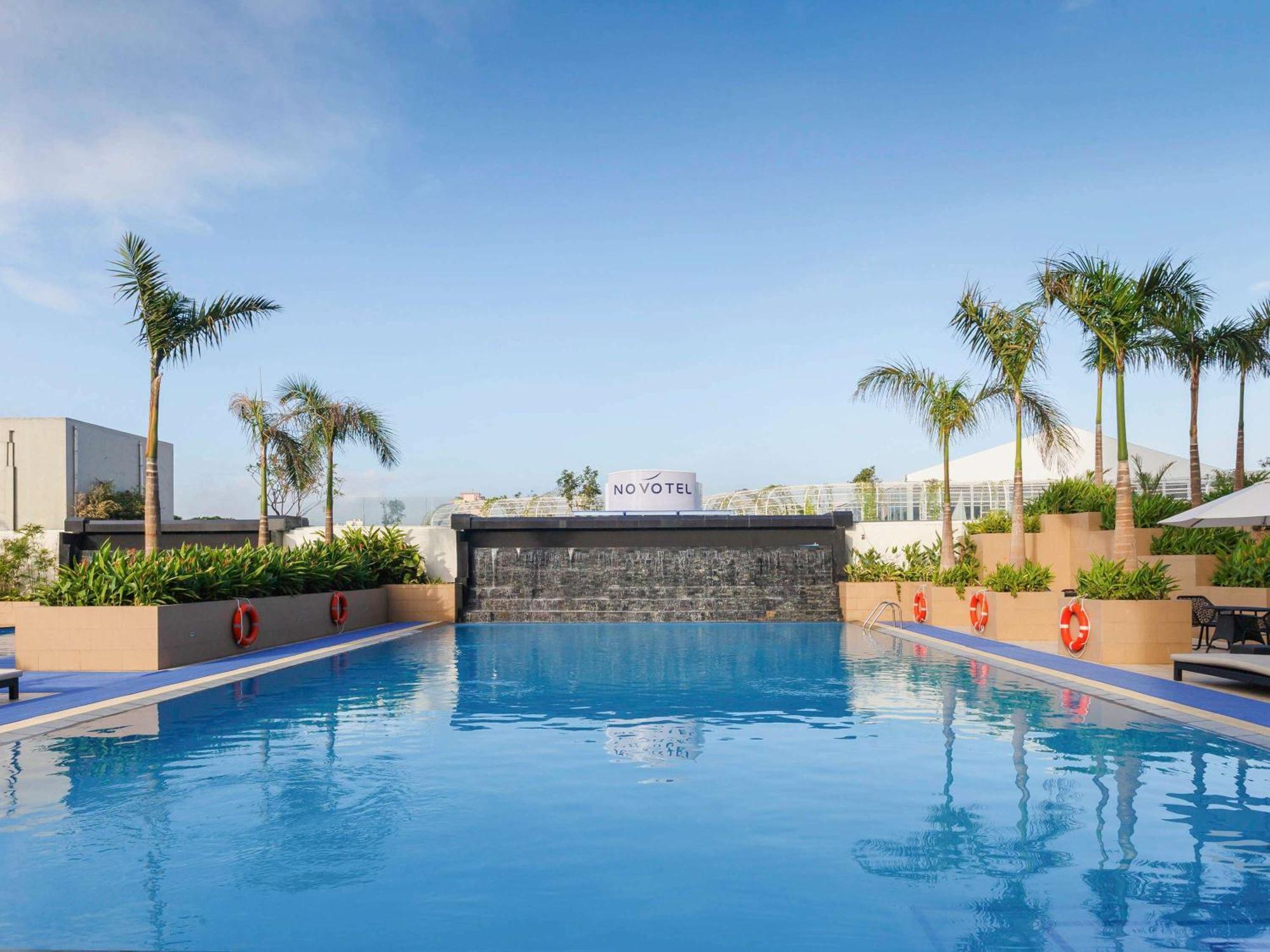 Novotel Manila Araneta City Hotel Quezon City Extérieur photo