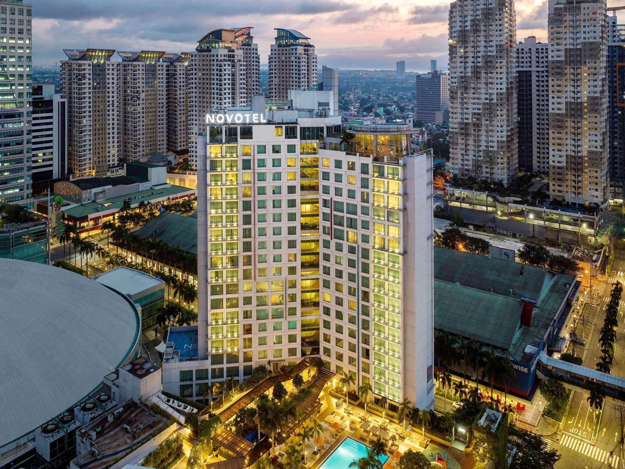 Novotel Manila Araneta City Hotel Quezon City Extérieur photo