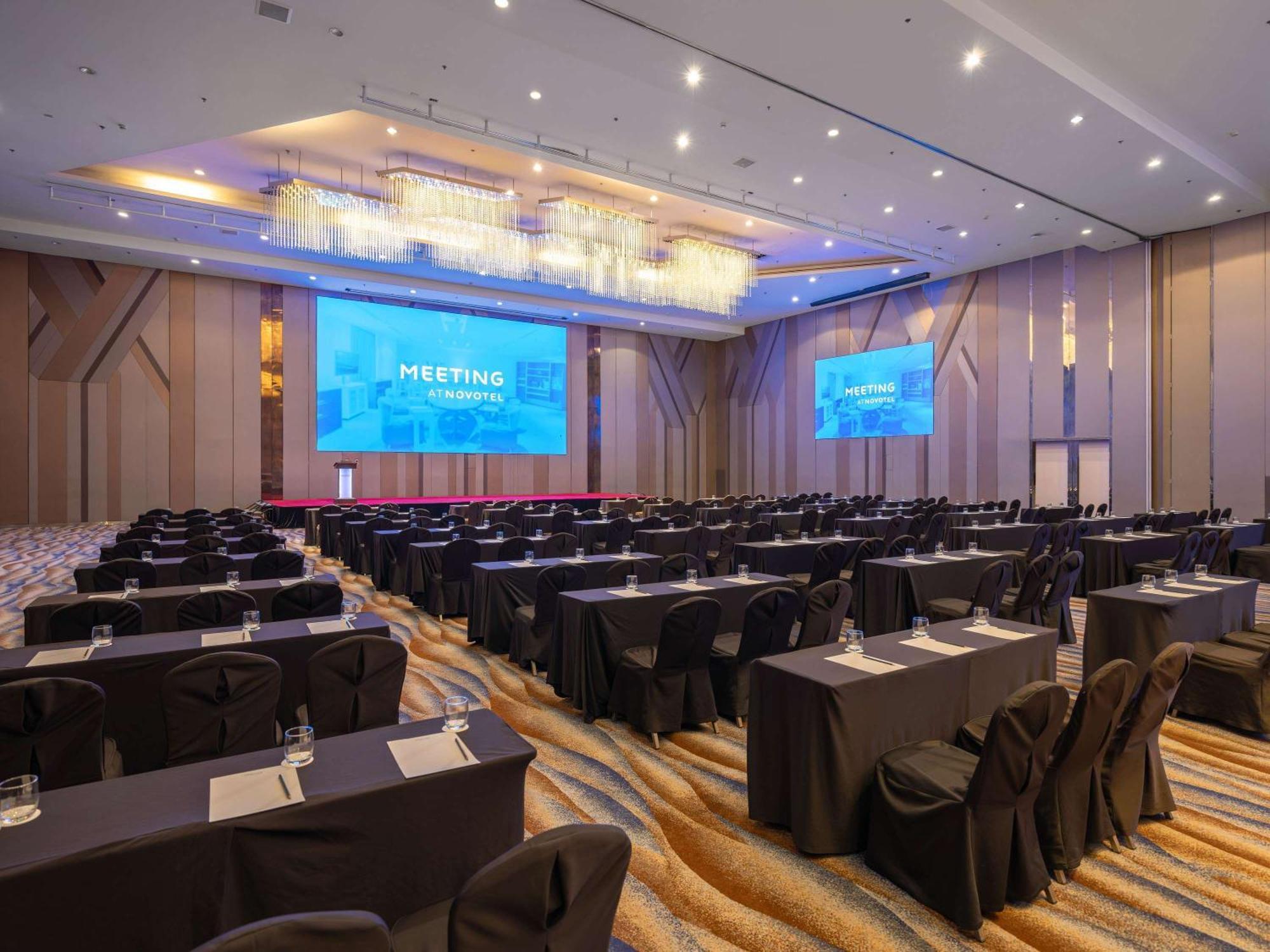 Novotel Manila Araneta City Hotel Quezon City Extérieur photo
