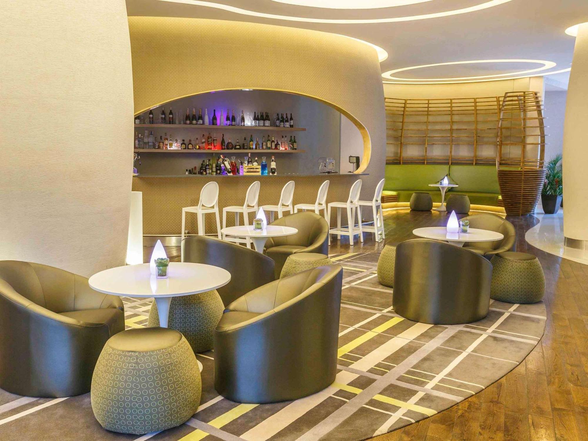 Novotel Manila Araneta City Hotel Quezon City Extérieur photo